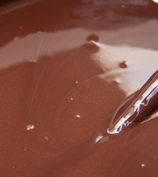 15000154_1245747792165312_483654954655132400_o Cioccolato di Modica, biologico, vegano, lactose free, gluten free, prodotto da Il Modicano. Oltre al tipico cioccolato di Modica, i classici extra fondente, cioccolato alternativo al latte con la soia, dolcificato con zucchero di cocco e agave e creme spalmabili alla nocciola, alla mandorla, al pistacchio.